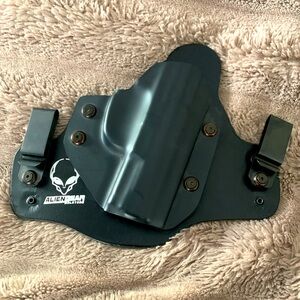 Aliengear IWB holster.  Not for GLOCK. Definitely full size carry